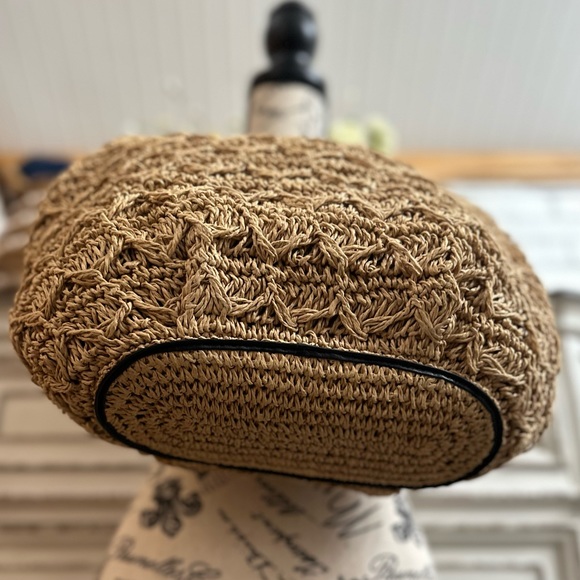 Brighton Shelly Shoulder Handbag Natural Material with Patterned Inside - Picture 6 of 11